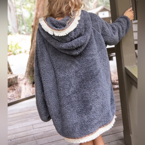 Natural Life Oversized Blanket Hoodie Pullover Gray Fringe Trim Teddy One Size - Picture 2 of 12